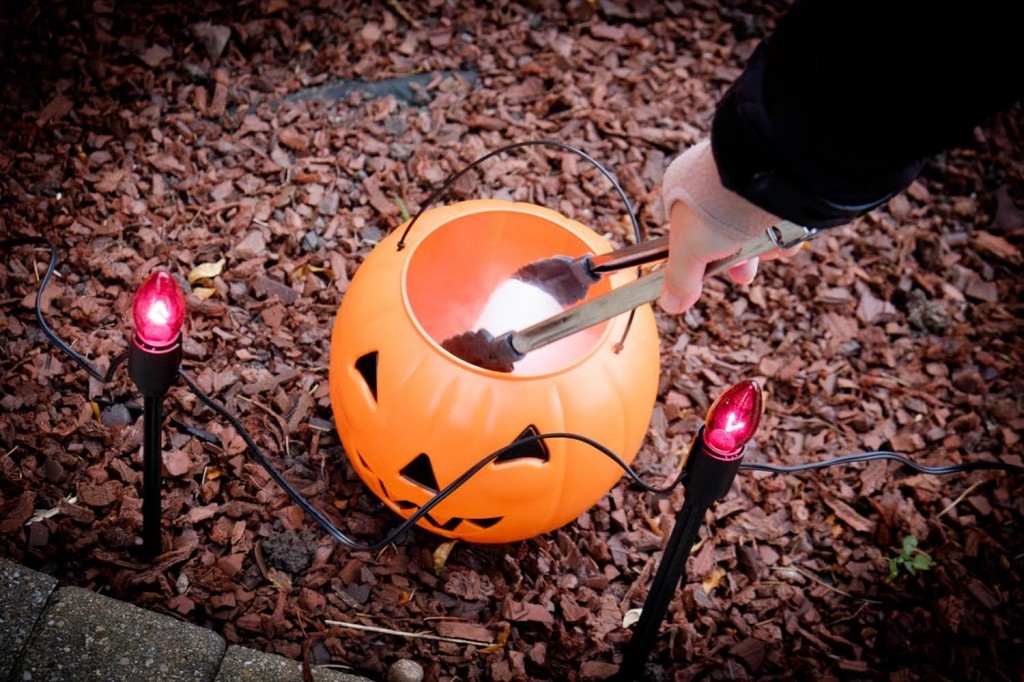 How to Use Dry Ice Safely for Halloween