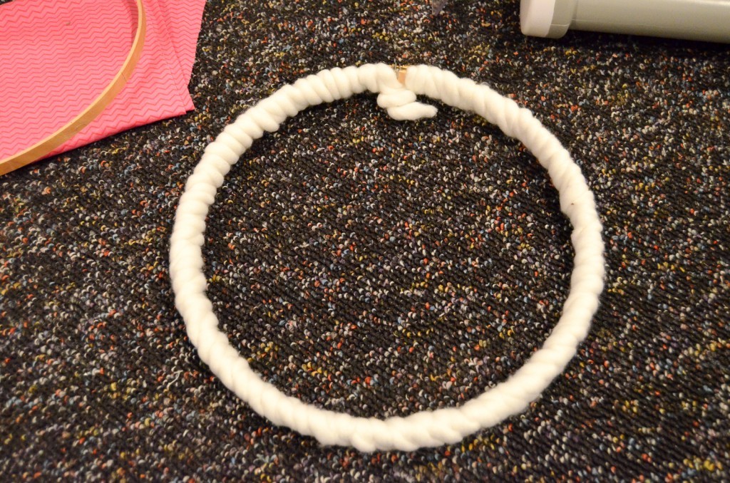 wrap the hoop in yarn