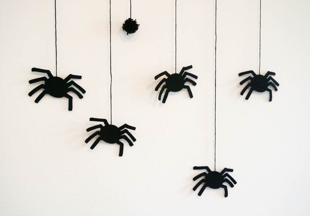 Hanging Spiders Decoration