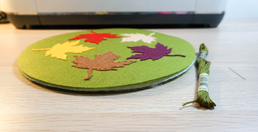 felt-leaf-hot-pad