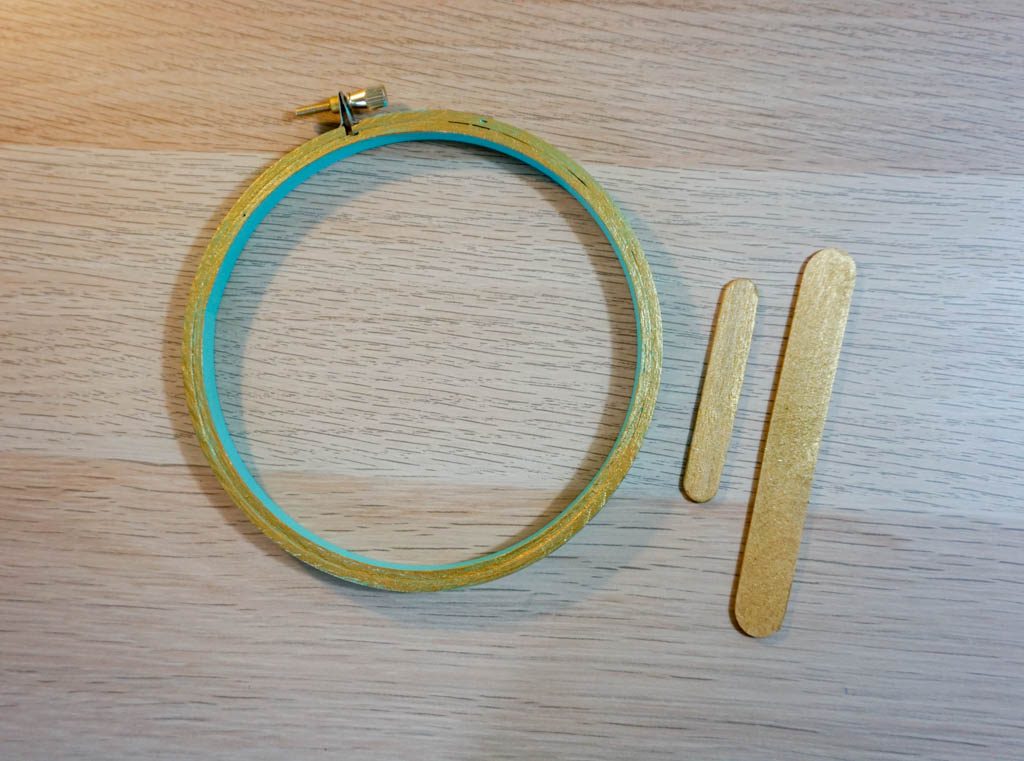 Fifteen Minute Embroidery Hoop and Popsicle Stick Picture Shelf