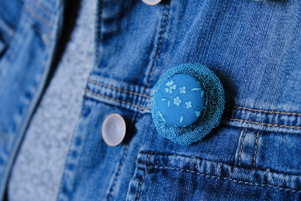 Fifteen Minute Hot Glue Button Brooch